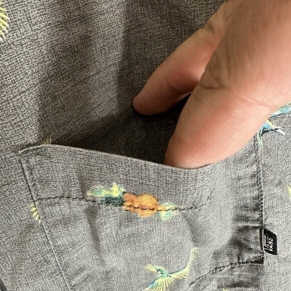 VANS Shirt Mens M Grey AOP Parrots Short Sleeve Button Up Pocket Skate Adult - Picture 4 of 7